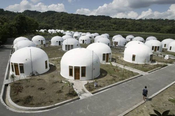 Menginap di Rumah Dome, Sensasi Unik Tidur di Bangunan Anti Gempa