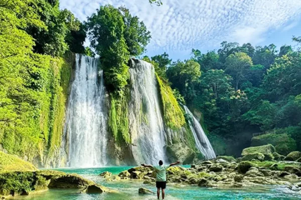 Menyusuri Keindahan Air Terjun Cikaso, Permata Tersembunyi di Sukabumi