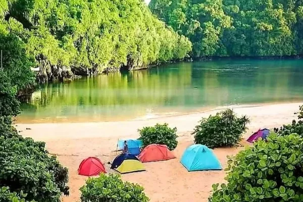 Menikmati Kedamaian Solo Traveling ke Pulau Sempu, Malang