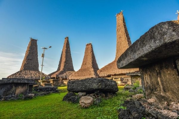 Menyusuri Keunikan Desa Adat Ratenggaro di Sumba Barat Daya