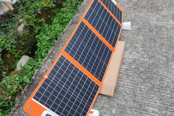 Solar Charger Panel Lipat, Solusi Portabel untuk Energi Terbarukan