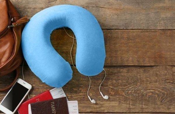 Bantal Leher Ergonomis dengan Teknologi Modern untuk Traveler Nyaman