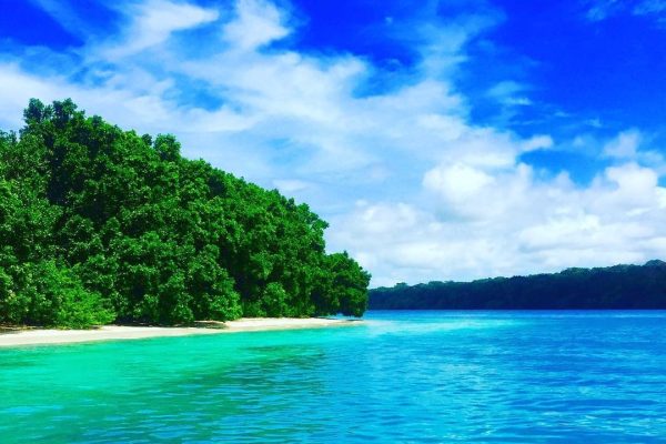 Menapaki Kesunyian Indah di Pulau Peucang